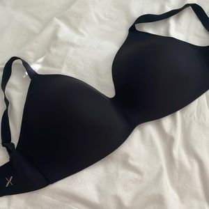 Knix Wear wing woman contour bra 6++ black